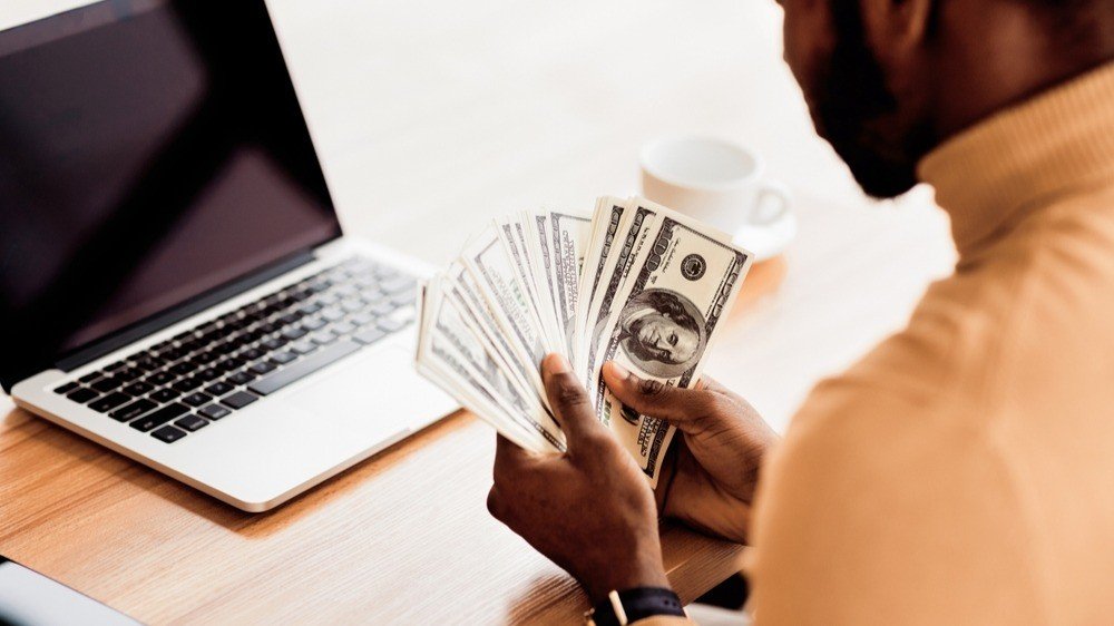 💸 How to Earn Money Online in 2025 – A Beginner’s Guide